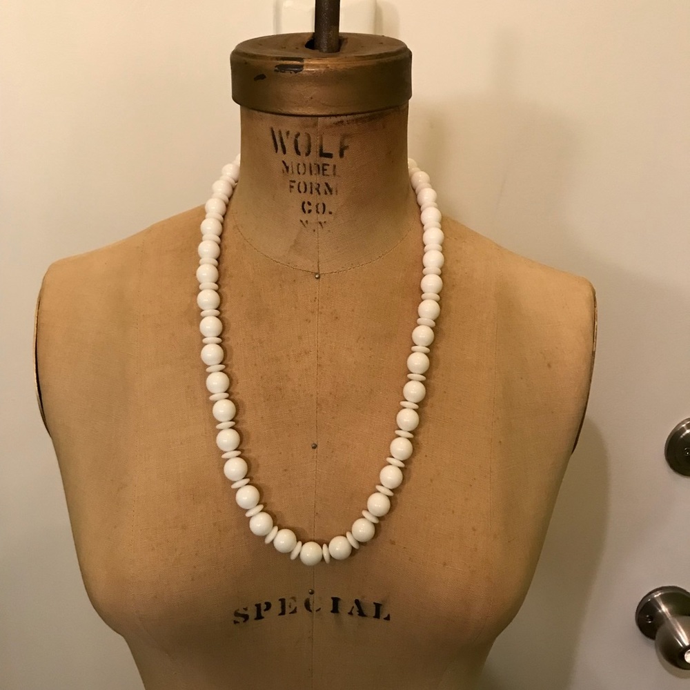 Vintage White Round Bead 60s Style Mod Necklace